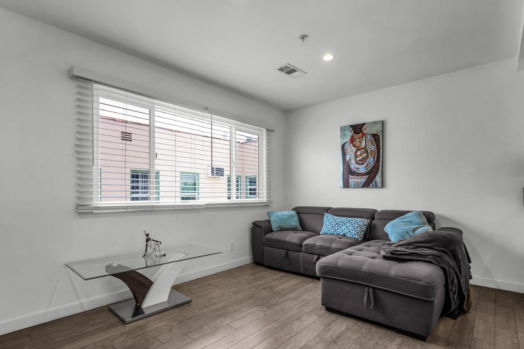 Apartment Modern Chic One Bedroom In Hollywood-koreatown Area With Parking *