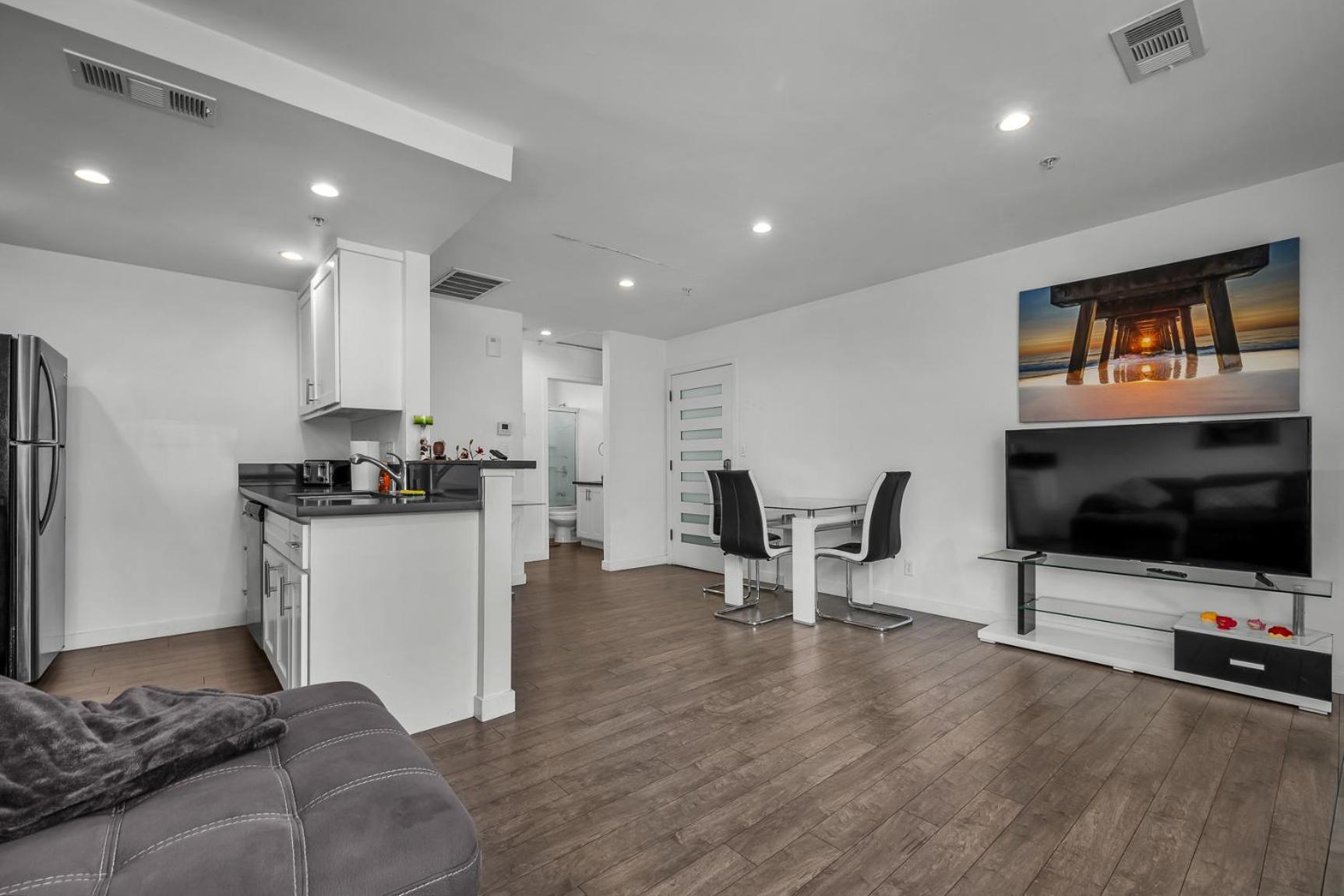 Modern Chic One Bedroom In Hollywood-koreatown Area With Parking Apartment *