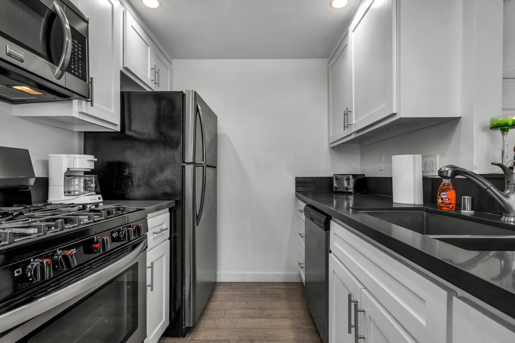 Apartment Modern Chic One Bedroom In Hollywood-koreatown Area With Parking Los Angeles