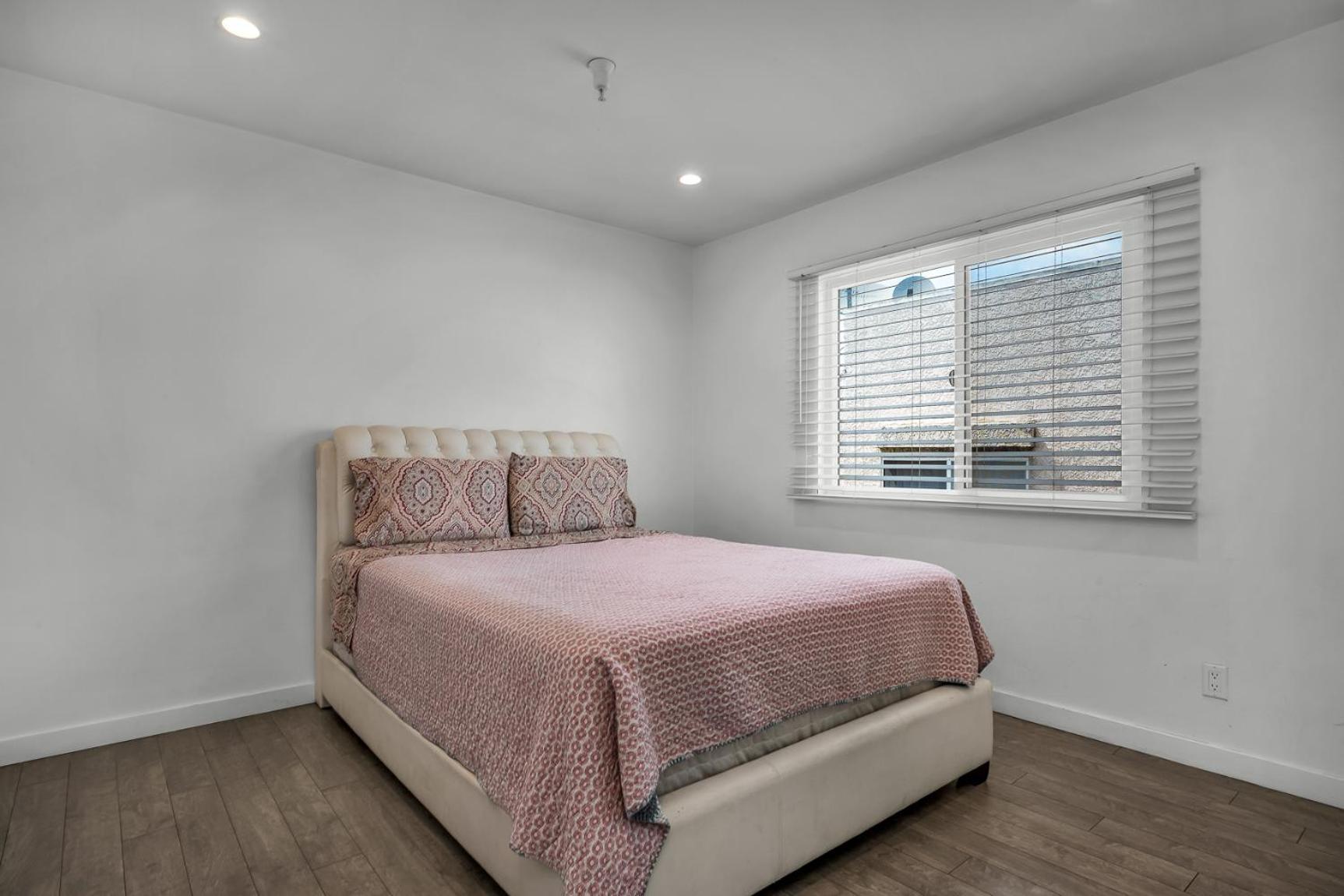 Apartment Modern Chic One Bedroom In Hollywood-koreatown Area With Parking *